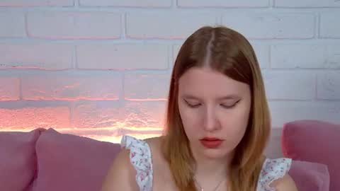 Snapshot of lililinn chatting on June 16, 4:26 am LiliLinn online show from June 16, 4:26 am