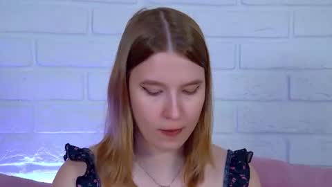 Snapshot of lililinn chatting on June 18, 9:14 am LiliLinn online show from June 18, 9:14 am