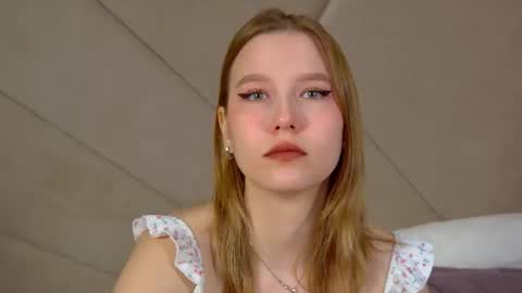 Snapshot of lililinn chatting on June 19, 4:50 am LiliLinn online show from June 19, 4:50 am