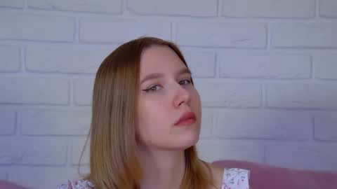 Snapshot of lililinn chatting on July 3, 4:30 am LiliLinn online show from July 3, 4:30 am
