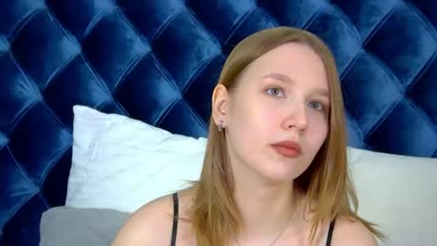 Snapshot of lililinn chatting on July 15, 10:20 am LiliLinn online show from July 15, 10:20 am