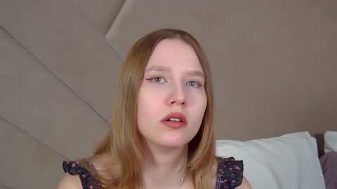 Snapshot of lililinn chatting on July 18, 4:49 am LiliLinn online show from July 18, 4:49 am