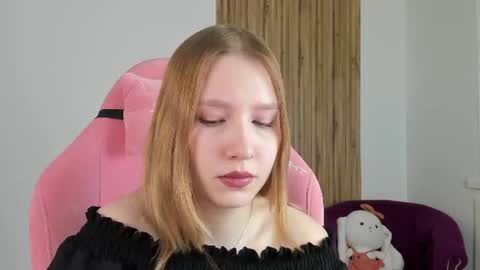 Snapshot of lililinn chatting on August 3, 4:22 am LiliLinn online show from August 3, 4:22 am