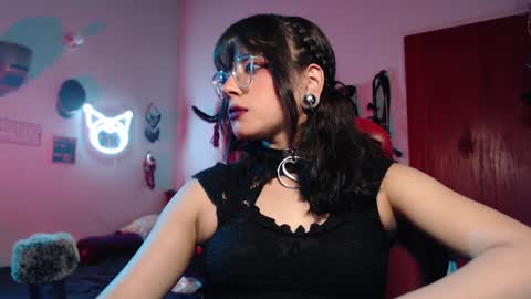 Snapshot of lililiu chatting on January 10, 2:25 am Molly online show from January 10, 2:25 am