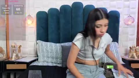 Snapshot of liliopal chatting on May 6, 11:59 am Lilia online show from May 6, 11:59 am