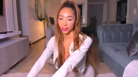 Snapshot of lilipinkette chatting on December 17, 2:17 am Lili online show from December 17, 2:17 am