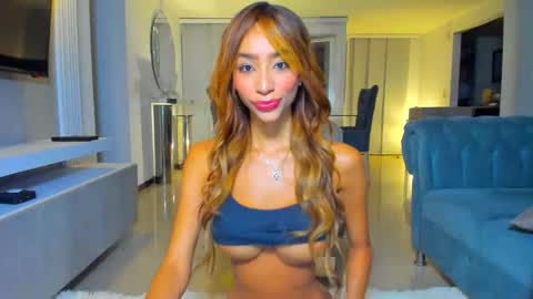 Lili  online show from May 2, 11:54 pm