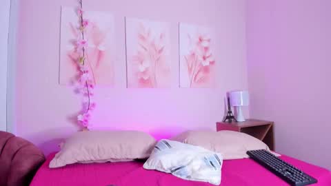 lilirousee online show from March 1, 2:02 am