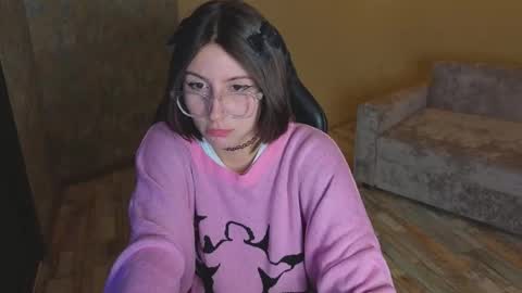 Snapshot of lilit_versal chatting on December 16, 3:22 am Lilit online show from December 16, 3:22 am