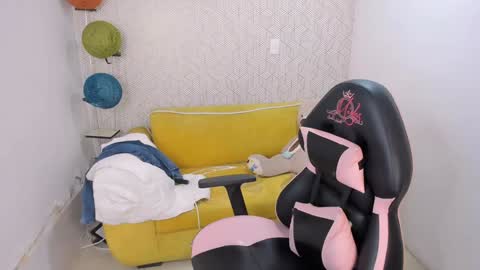 Snapshot of lilith01_ chatting on December 28, 1:39 am Leidy online show from December 28, 1:39 am