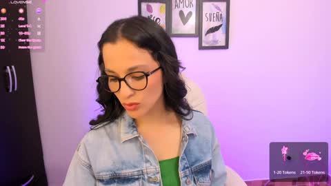 Snapshot of lilith01_ chatting on January 2, 10:44 pm Leidy online show from January 2, 10:44 pm