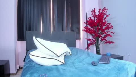 Lili  Marcus online show from January 22, 10:15 pm