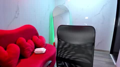 Snapshot of lilith_cooper20 chatting on October 24, 9:33 pm lilith cooper20 online show from October 24, 9:33 pm