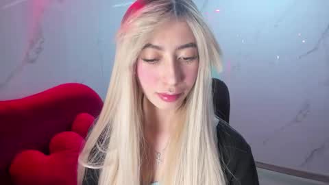 Snapshot of lilith_cooper20 chatting on November 4, 10:31 pm lilith cooper20 online show from November 4, 10:31 pm