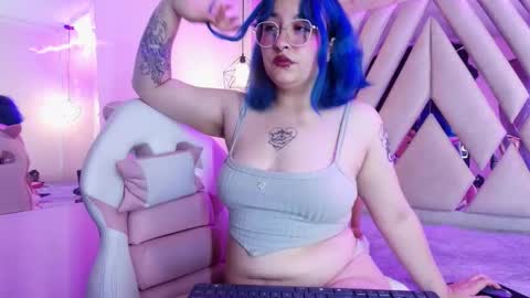 Snapshot of lilith_curvy chatting on October 25, 8:14 pm online show from October 25, 8:14 pm
