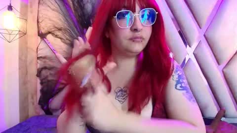 Snapshot of lilith_curvy chatting on November 19, 7:58 pm online show from November 19, 7:58 pm