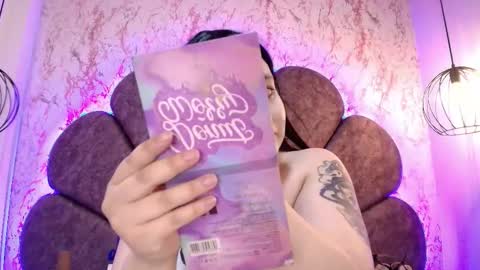 Snapshot of lilith_curvy chatting on November 23, 7:24 pm online show from November 23, 7:24 pm