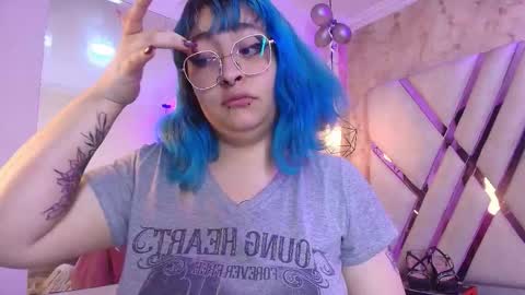 Snapshot of lilith_curvy chatting on December 14, 8:57 pm online show from December 14, 8:57 pm