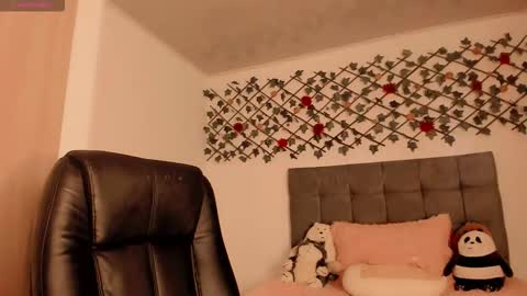 Snapshot of lilith_miller21 chatting on November 7, 9:37 pm lilith_miller21 online show from November 7, 9:37 pm