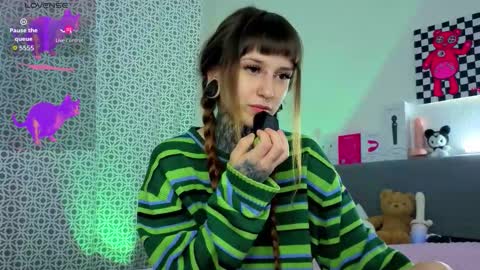 lilith_poison online show from March 6, 6:15 pm