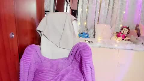 Snapshot of lilith_salvatoree chatting on June 18, 1:28 am Lilith Salvatore online show from June 18, 1:28 am