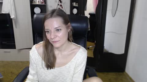 lilith small21 online show from December 6, 12:16 pm