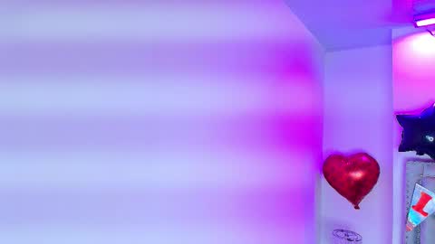 Snapshot of lilith_tayylor chatting on February 14, 11:18 am Lilith online show from February 14, 11:18 am