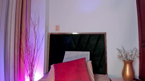 LilithEsme online show from December 3, 7:01 pm