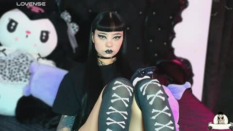   online show from April 13, 10:04 pm