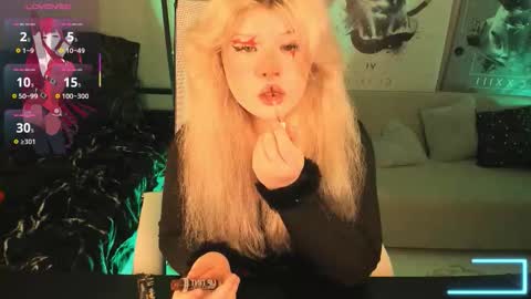 Snapshot of lilithnelson chatting on October 23, 8:40 pm LilithNelson online show from October 23, 8:40 pm