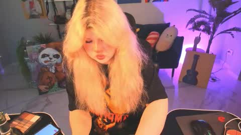 Snapshot of lilithnelson chatting on October 25, 6:35 pm LilithNelson online show from October 25, 6:35 pm