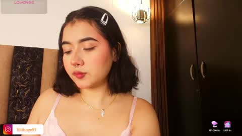 Snapshot of lilithnyx_x chatting on May 29, 2:59 pm lilithnyx_x online show from May 29, 2:59 pm