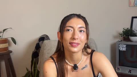 Snapshot of lilithrose_b chatting on June 6, 5:56 am Lele online show from June 6, 5:56 am