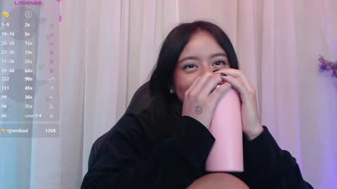 Snapshot of lilithwallkeer chatting on January 27, 9:44 am Maria online show from January 27, 9:44 am