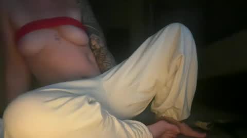 Snapshot of lilithwildmoon chatting on June 20, 2:47 am lilithwildmoon online show from June 20, 2:47 am