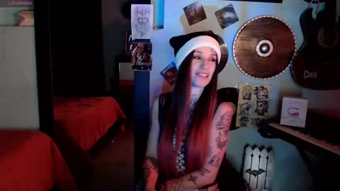 Snapshot of lilithword chatting on December 16, 1:21 am Call me Lilith online show from December 16, 1:21 am