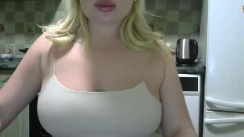 Snapshot of liliya133244 chatting on May 29, 10:08 pm liliya133244 online show from May 29, 10:08 pm