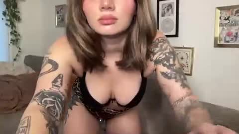 Snapshot of lill_daddysgirl chatting on November 6, 3:13 pm lilldaddysgirl online show from November 6, 3:13 pm