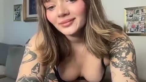 Snapshot of lill_daddysgirl chatting on November 10, 7:13 pm lilldaddysgirl online show from November 10, 7:13 pm