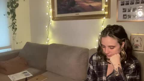 Snapshot of lill_daddysgirl chatting on December 21, 5:20 pm lilldaddysgirl online show from December 21, 5:20 pm