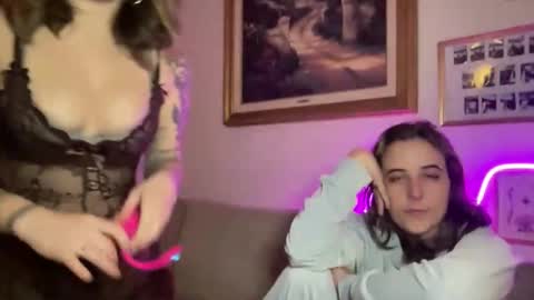 Snapshot of lill_daddysgirl chatting on January 11, 4:06 am lilldaddysgirl online show from January 11, 4:06 am