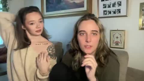 Snapshot of lill_daddysgirl chatting on January 13, 6:02 pm lilldaddysgirl online show from January 13, 6:02 pm