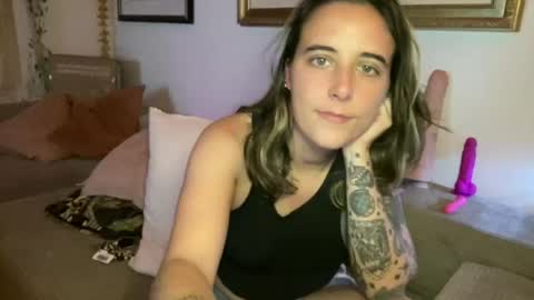 Snapshot of lill_daddysgirl chatting on July 5, 4:19 am lilldaddysgirl online show from July 5, 4:19 am