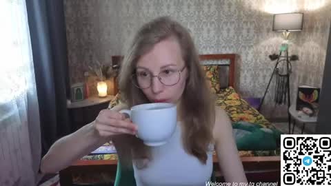 Snapshot of lill_mary chatting on May 14, 2:40 am Maria online show from May 14, 2:40 am