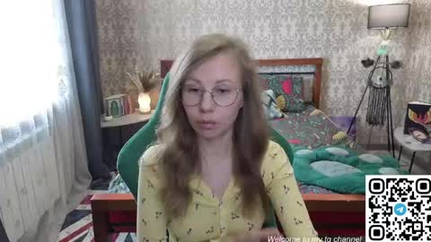 Snapshot of lill_mary chatting on May 19, 2:29 am Maria online show from May 19, 2:29 am