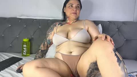 Snapshot of lillebbw_sweet chatting on May 20, 10:10 am lille online show from May 20, 10:10 am