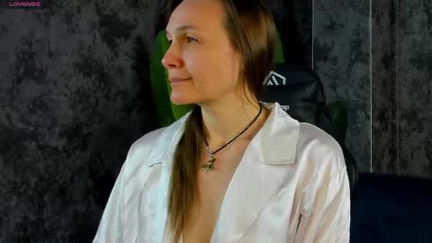 Snapshot of lillian_white1 chatting on May 17, 12:52 am lillian_white1 online show from May 17, 12:52 am