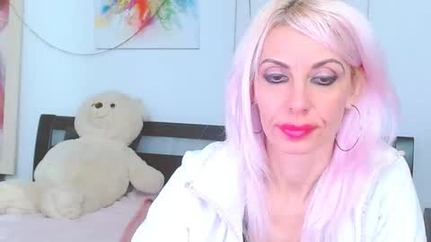 Lara online show from December 3, 8:23 am