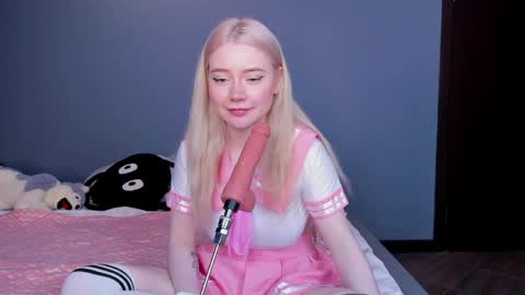 lillie_berry online show from May 7, 5:24 am