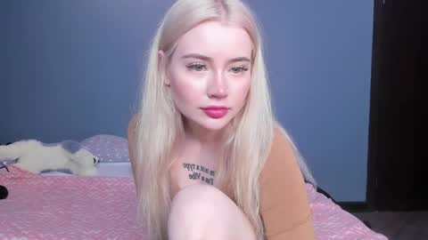 lillie_berry online show from May 15, 4:52 am